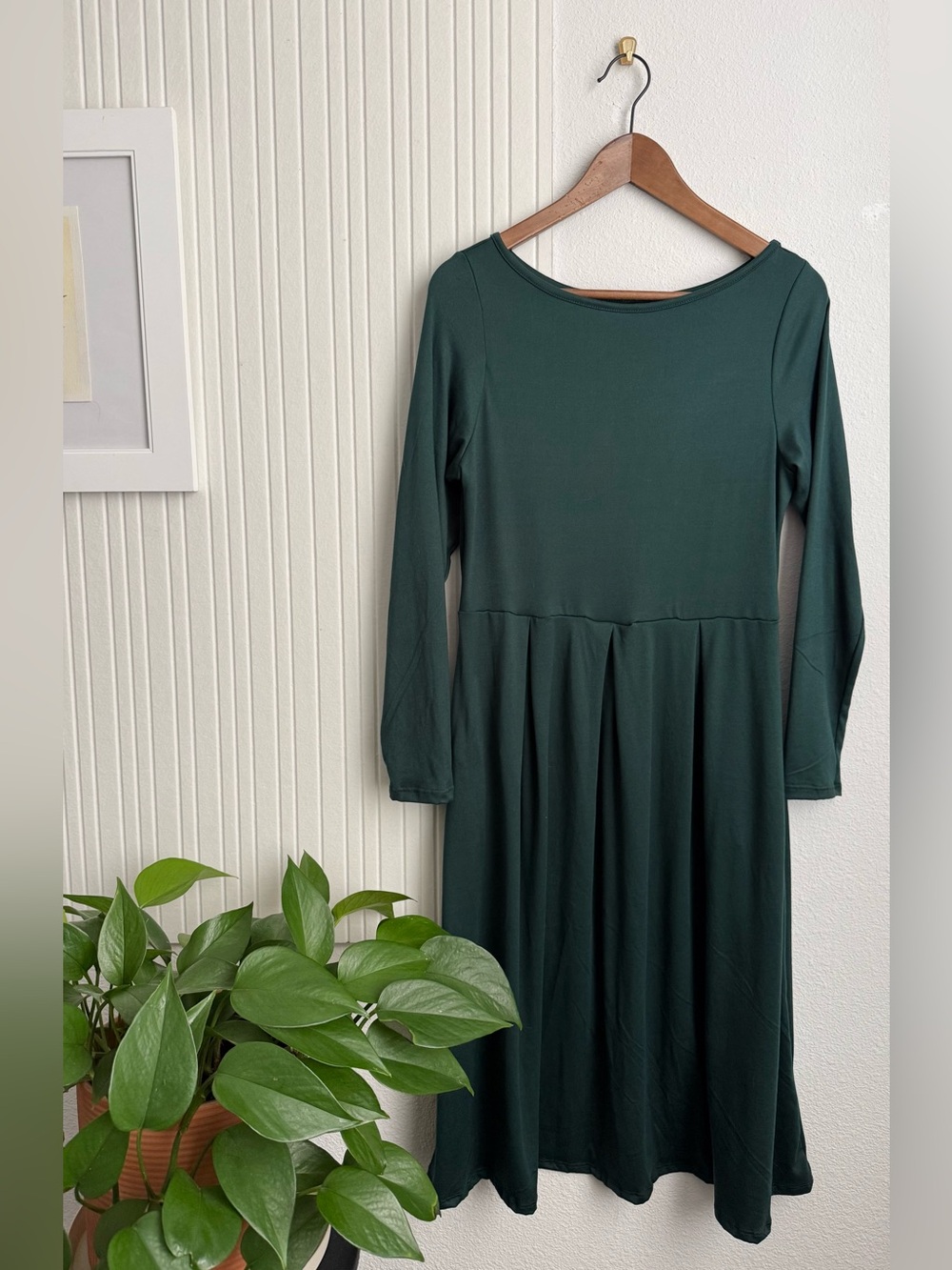 Womens Scoop Neck Long Sleeve Midi Dark Green Dress with Pockets